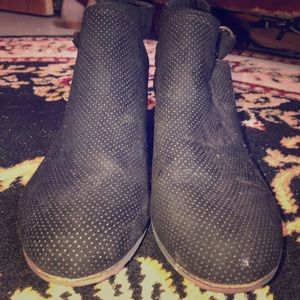 Black Arizona small heeled boots